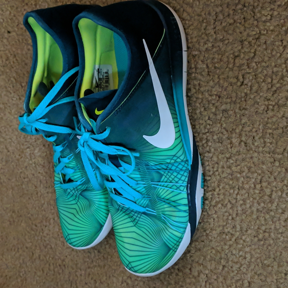 Size 10 Nike Free TR 6 Shoes
